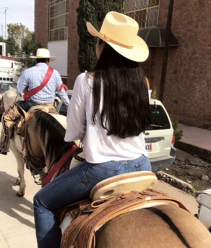 Countryside Outfit, Foto Cowgirl, Horse Riding Outfit, Gymwear Outfits, Cowgirl Style Outfits, Outfits For Mexico, Cute Country Outfits, Looks Country, Cowgirl Aesthetic