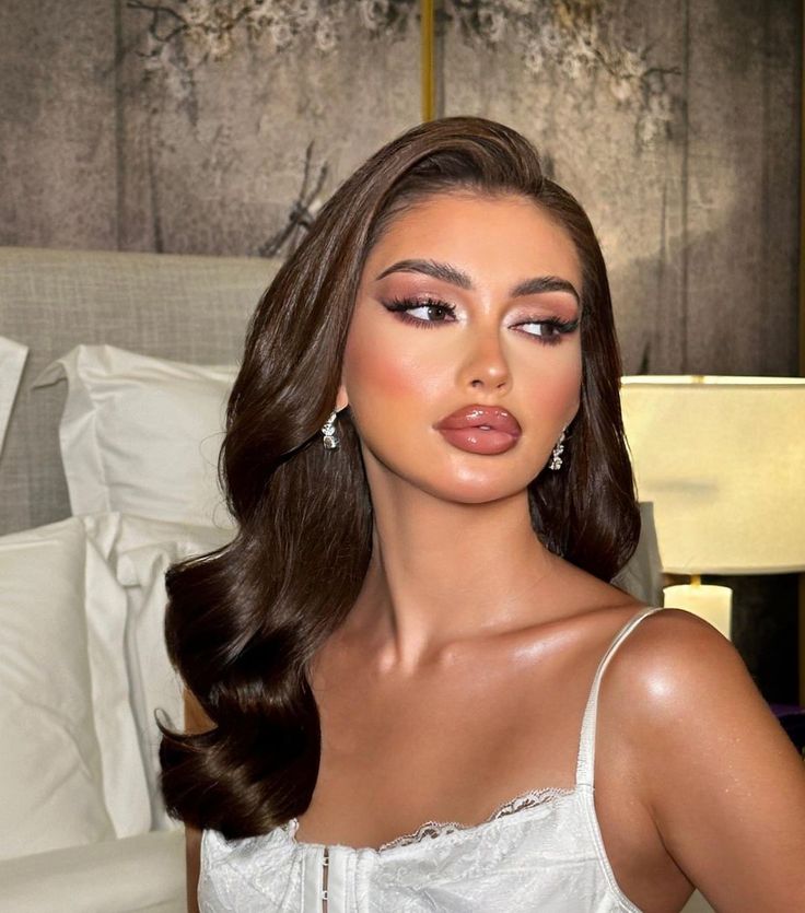 Sleek Hairstyles Wedding, Hairstyle Graduation, Graduation Hairstyle, Glam Bride Makeup, Create Pin, Brunette Bride, Soft Makeup Looks, Radiate Confidence, Hairstyles For Layered Hair