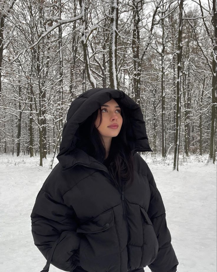 Anastasia Allen Icebreaker, Anastasia Allen, Snow Fits, Winter Vacation Outfits, Winter Outfits Snow, Snow Photoshoot, Hamptons Coastal, Aesthetic Ootd, Snow Pictures