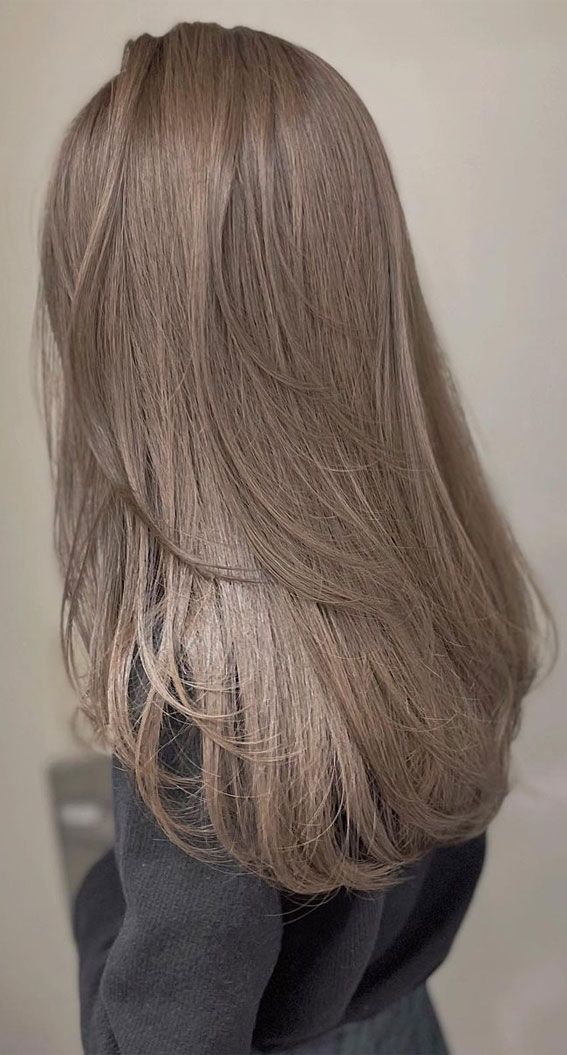 hazel beige hair color, medium ash brown, ash brown hair, layered hair cut, best hair color ideas 2022 Popelavá Blond, Beige Hair Color, Cool Brown Hair, Light Ash Brown Hair, New Hair Color Trends, Ash Brown Hair Color, Light Ash Brown, Ash Blonde Hair Colour, Beige Hair