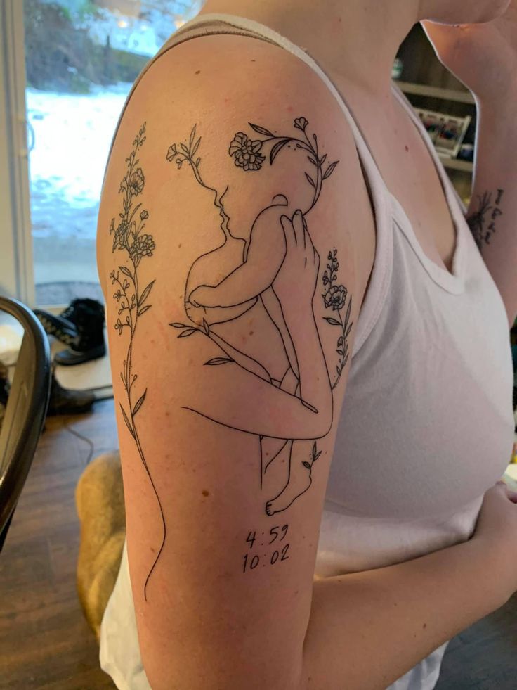 Outline of a mother holding her baby up and kissing baby’s lips. Baby’s birth stats underneath Simplistic Tattoo, Mom Baby Tattoo, Motherhood Tattoos, Minimal Tattoo Designs, Baby Tattoo Designs, Baby Tattoo, Mom Tattoo Designs, Mommy Tattoos, Mother Tattoos