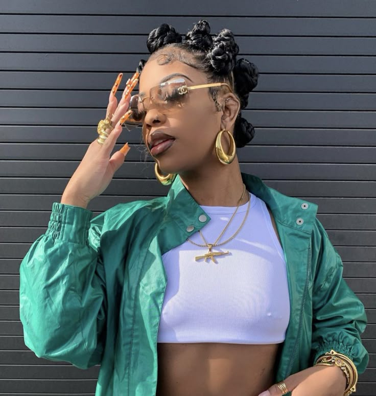 urbanhottie 🥃 Bantu Knots On Natural Hair, Bantu Knots Hairstyles, Hairstyles On Natural Hair, Chica Hip Hop, Natural Hair Locs, Bantu Knot Hairstyles, Hair Locs, Hair Knot, Bantu Knots