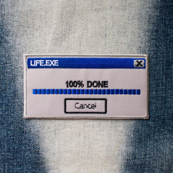 a label on the back of a shirt that says lifefexe 100 % done