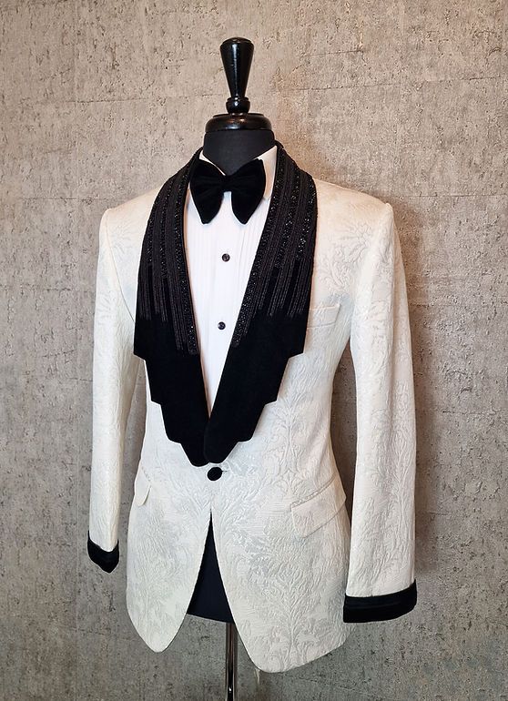 www.mochee.co.uk - Tailor Made Wedding & Evening Tuxedos Gold Tuxedo Jacket, Stag Outfits, Grooms Outfit, Gold Tuxedo, Suits Ideas, Wedding Fits, Formal Attire For Men, Groom Suits, Boys Kurta Design