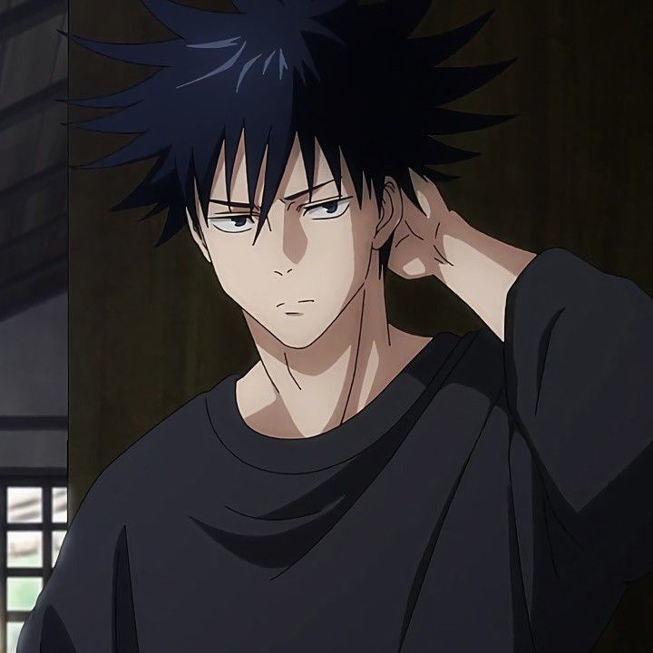 an anime character with black hair and blue eyes