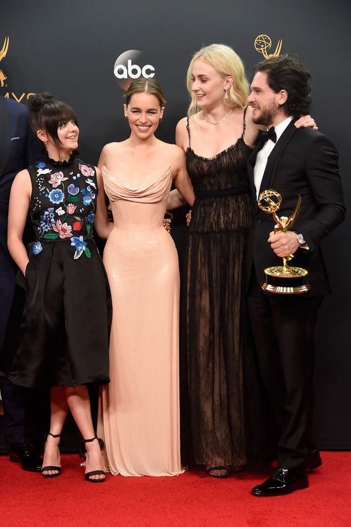 the cast of game of throne poses on the red carpet at the 2016 emmy awards