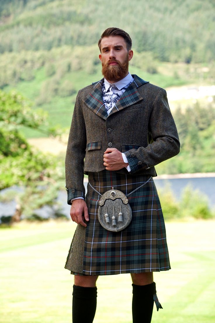 highlands+kilt - Google Search Scottish Dress, Scottish Clothing, Scottish Man, Kilt Outfits, Scottish Fashion, Scottish Kilts, Tartan Kilt, Men In Kilts, Komplette Outfits