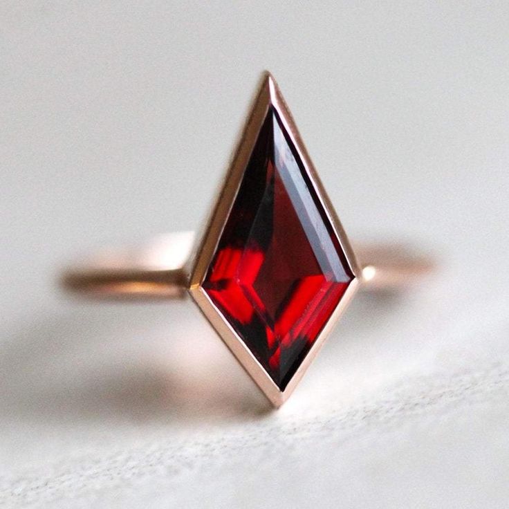 ZARA kite Red Garnet Ring, Modern Kite Garnet Engagement Ring Unique Girls, Ruby Wedding Rings, Rings Solitaire, Stylish Bride, Simple Engagement, Garnet Engagement Ring, Red Garnet Ring, Ruby Rings, Moonstone Engagement