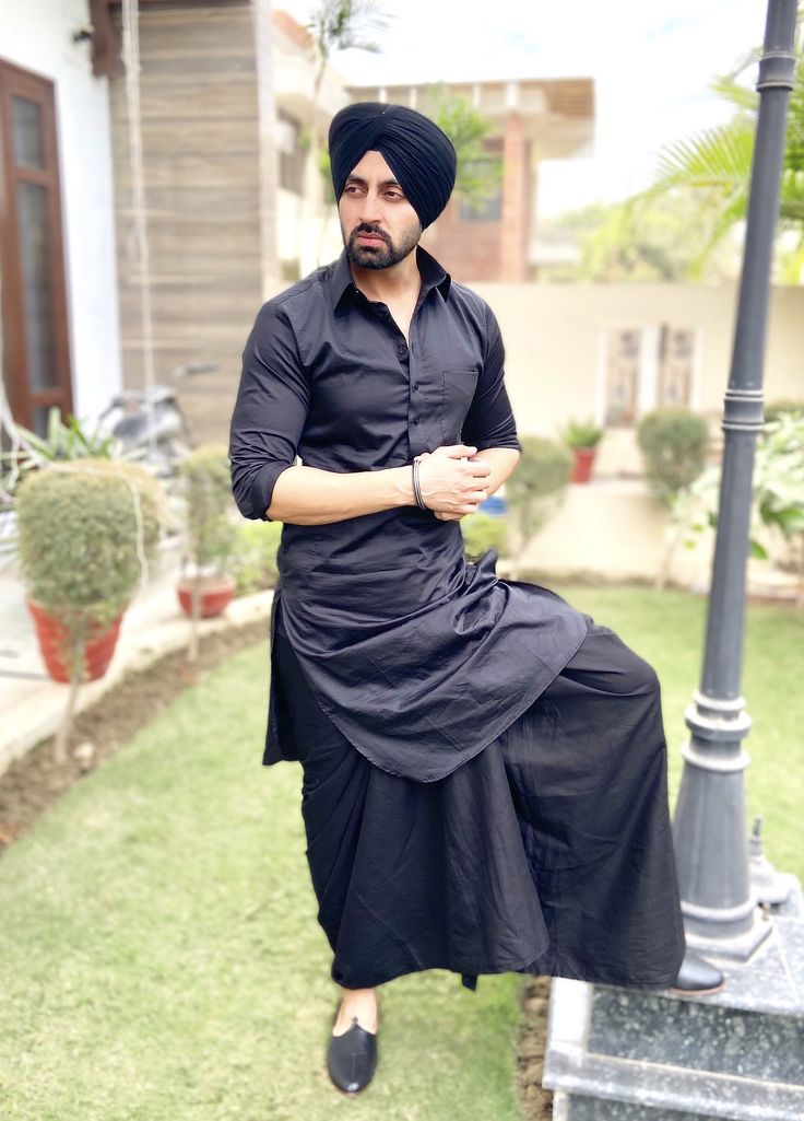 Desi Punjabi Outfit Sikh actor and model Simarjeet #desi #outfit #men #fashion #sardar #kurta Kurta Punjabi Men, Punjabi Outfits Men, Kurta Pajama Men Punjabi Sardar, Punjabi Kurta, Punjabi Models, Easy Cartoon, Boys Kurta Design, Men Fashion Photoshoot, Dapper Mens Fashion