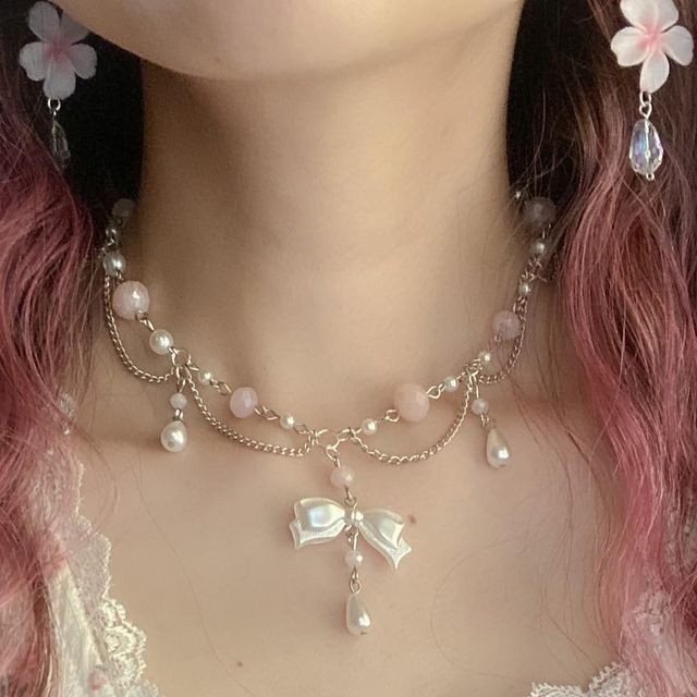 Charming summer diy jewelry. 💙✨🌼🦋Follow the link#braceletideas,#diyjewelry, #jewelrydiyideas, #jewelrybeads, #beads Outfits And Jewelry, Coquette Handmade Jewelry, Beaded Jewelry Outfit, Accesories Outfit Jewelry, My Wishlist Ideas, Jwellary Ideas, Cute Necklace Ideas, Bead Necklaces Ideas, Cute Accessories Aesthetic