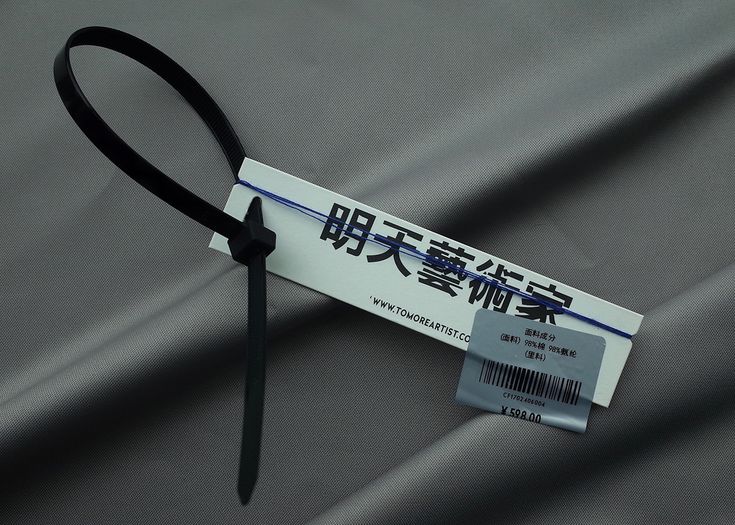 a pair of black scissors sitting on top of a piece of paper with chinese writing