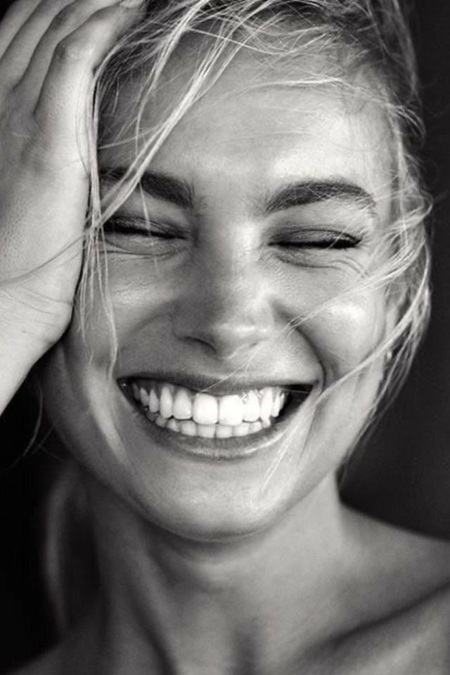 It might be surprising for some of you, but one of the questions we get asked over and over is, how I get white teeth? As research has shown over the years, smiling has a profound impact linked to mental health within yourself and how you project that image on others. Healthy teeth and gums make all the difference.MORE #teethwhitening #whiteteeth #beforeandafter #results #smile #athome #best #pen #champagnesmile #hydrogenperoxic #kit #mobiletratment #sydney #tips #howtohaveawhitesmile #peroxide Good Teeth Smile, Healthy Teeth Vision Board, White Teeth Astethic, Healthy Smile Teeth, Healthy Teeth Aesthetic, Good Teeth Aesthetic, Nice Teeth Smile Aesthetic, White Smile Aesthetic, Nice Smile Teeth