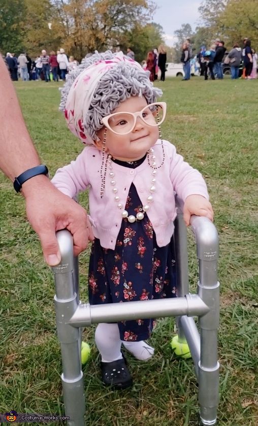 Funny Baby Halloween Costumes Girl, Granny Costume For Kids, Creative Toddler Halloween Costumes, Mommy And Me Costumes Daughters, Baby Old Lady Costume, Toddler Halloween Costumes Girl, Unique Diy Halloween Costumes, Funny Halloween Costumes For Kids