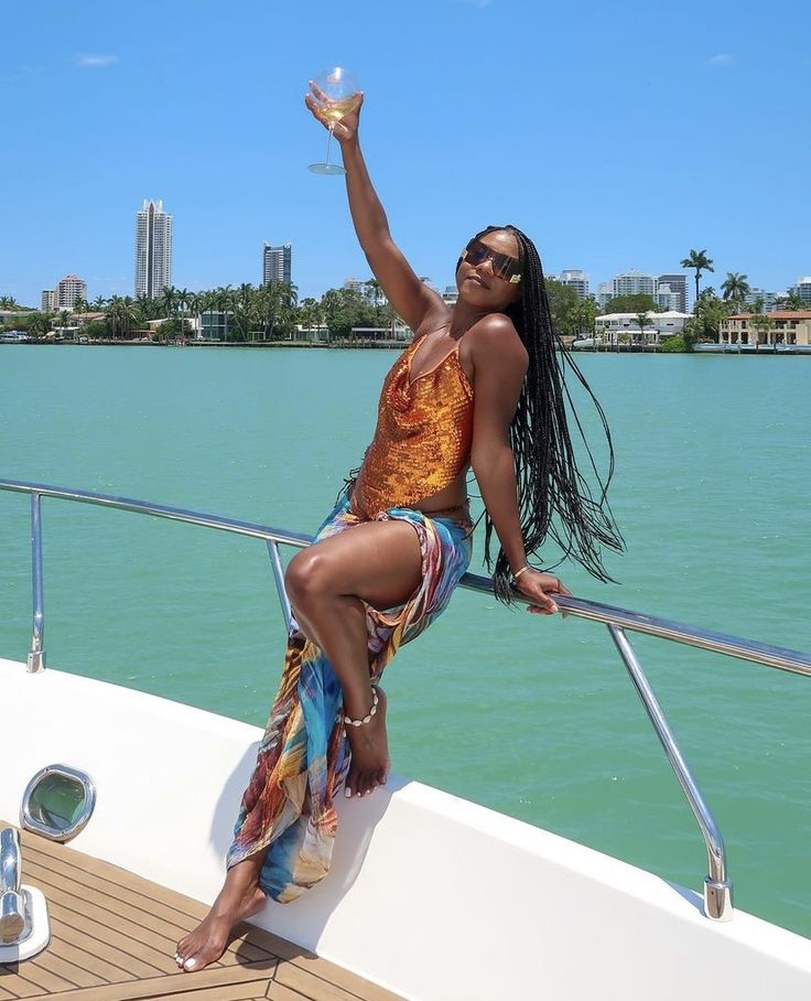 Boat Outfits Black Women, Boat Outfit Black Women, Yacht Shoot, Vacation Baddie, Bougie Aesthetic, Vacation Board, Island Gyal, Town Outfits, Pool Party Outfits