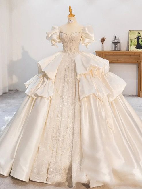 White Quinceanera Dress With Sweetheart Neckline For Debutante Ball, White Quinceanera Dress With Fitted Bodice For Wedding, White Ball Gown With Sweetheart Neckline For Quinceanera, White Quinceanera Dress With Fitted Bodice, Puff Sleeve Wedding Dress, Gaun Abad Pertengahan, Long Bridal Gown, Womens Wedding Dresses, Princess Ball Gowns