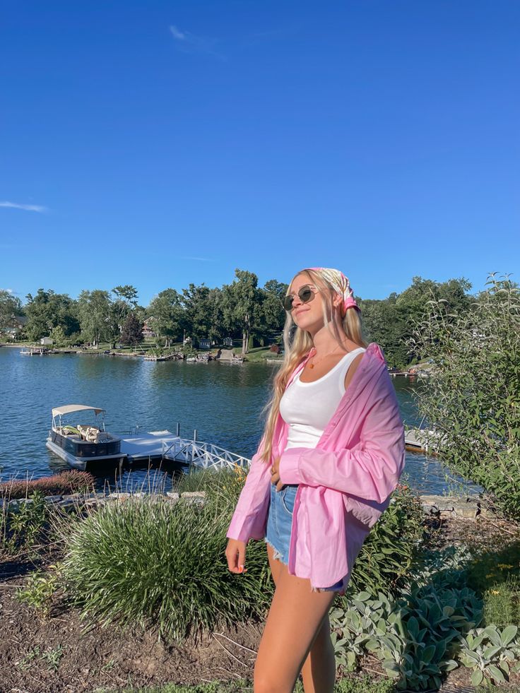 #summer #outfits #ootd #summerstyle #lake #lakehouse #newengland #trendy #trending Lakehouse Outfit Summer, Trendy Outfits Pink, Aesthetic Lake House, Lake House Summer, Lake Outfit Summer, Summer Feed Instagram, Beach Vibes Outfit, Aesthetic Summer Beach, Beach Girl Outfits