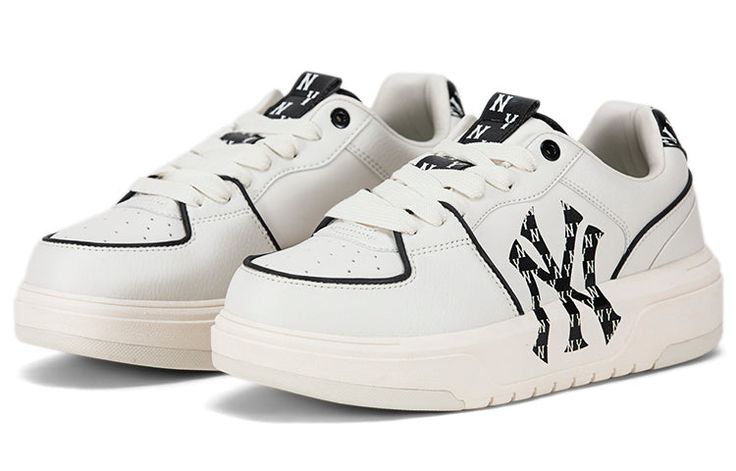 MLB Chunky Liner Yankees Monogram 'White Black' 3ASXCLR3N-50WHS Mlb Sneaker, Mlb Shoes, White And Black Shoes, Japanese Clothes, S Monogram, Japanese Outfits, Sneaker Collection, Black Shoes, Mlb