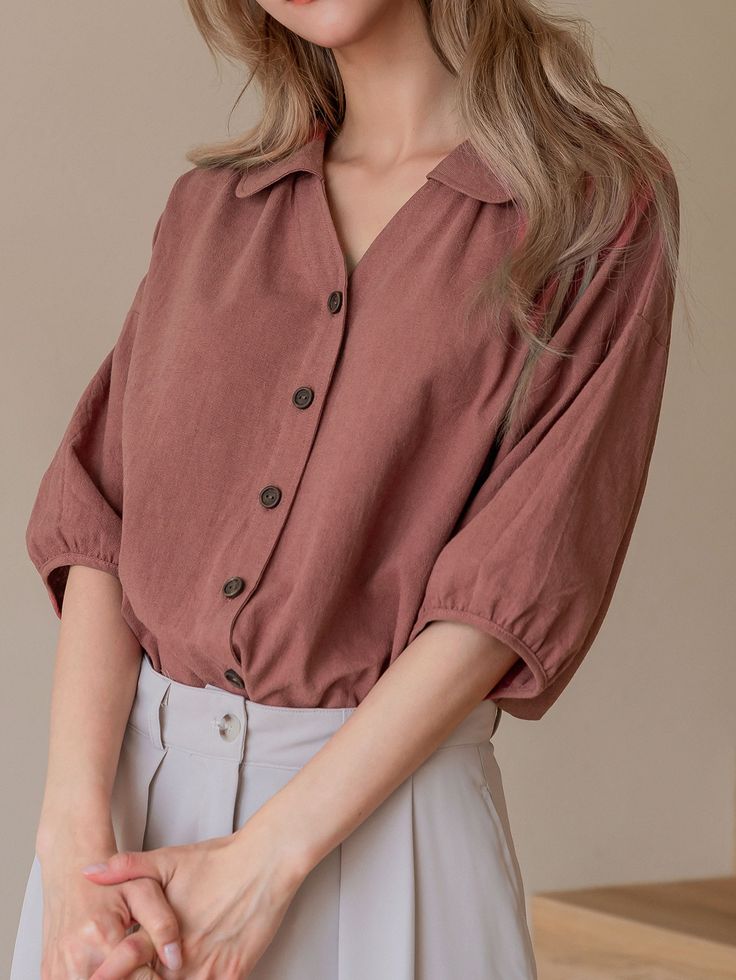 Casual Chemise Women, Cute Buissnes Outfits Woman, Half Tops For Women, Casual Blouse Designs Simple, Dress Shirts For Women Blouses, Half Sleeve Shirt Women Outfit, Dress Shirts For Women Casual Outfit, Terracotta Clothes, Collared Shirts Women