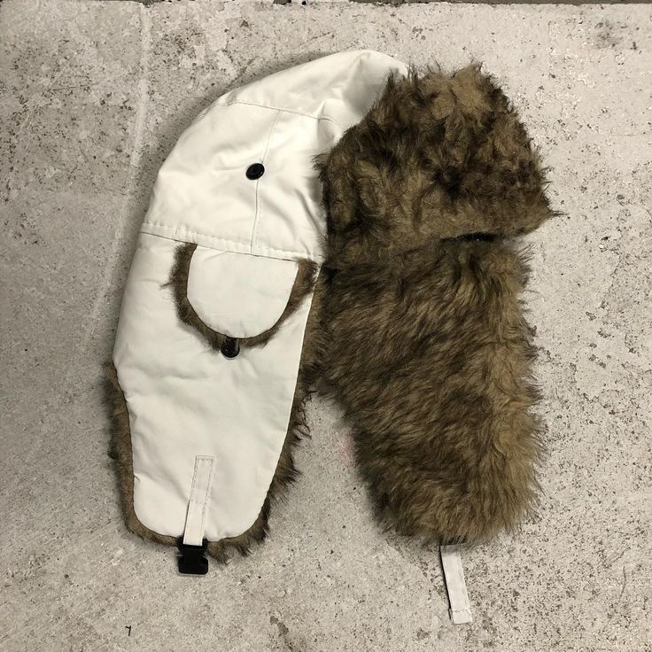 Y2K Grunge Skiwear Skater White Fur (Faux) Ushanka Trapper Hat Cap Cyber Ravewear Size: OSFM Condition: Good Condition (No Noticeable Flaws) Cost: $35 + Shipping Measurements: ⭐️ Length: / ⭐️ Width: / *Send me a PM if interested, I’ll send you my banking details and will hold for 12 hours! *Feel free to chuck us questions/queries/offers our way! #y2k #thrift #secondhand #grunge #bohemian #thrifted #fashion #indie #punk #clothing #baddie #streetwear #90s #vintage Baddie Streetwear, Grunge Bohemian, Indie Punk, Y2k Thrift, Thrifted Fashion, Hat Aesthetic, Punk Clothing, Streetwear 90s, Trapper Hat