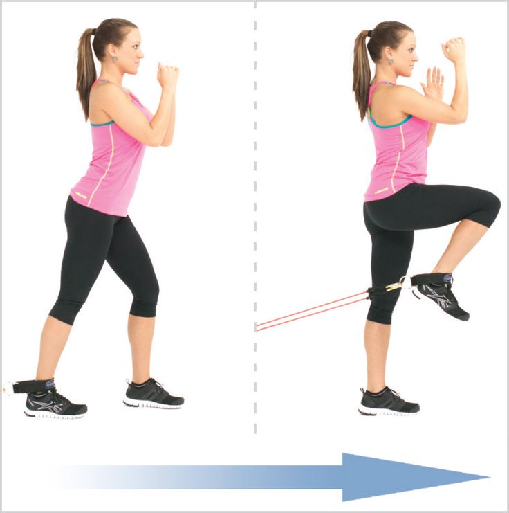 a woman doing squats with an arrow pointing to the right and left side of her body