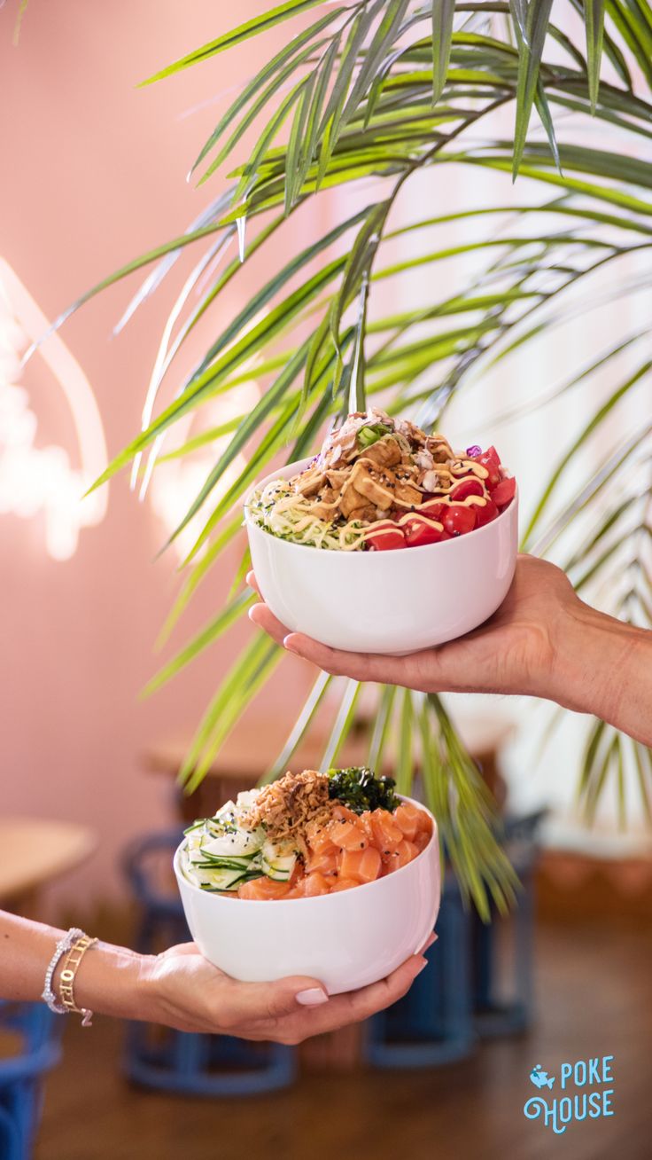 Poke Wallpaper iphone Asian Food Photography, Pollo Teriyaki, Smoothie Shop, Plats Healthy, Tropical Food, Food Art Photography, Food Photoshoot, Healthy Bowls, Food Graphic Design