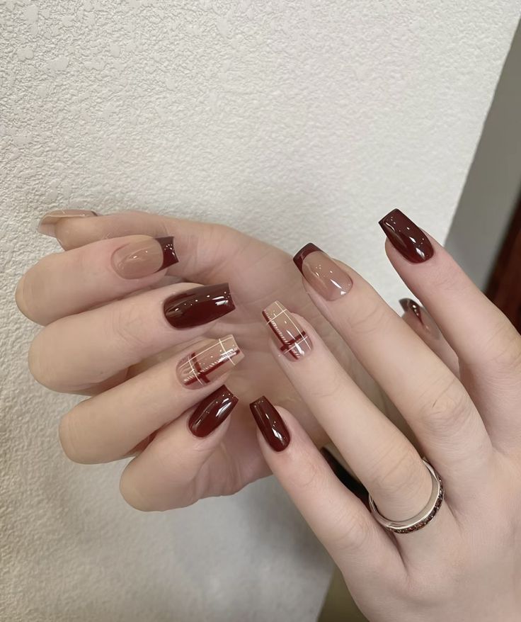 Nail Art Maroon Elegant, Nail Art Maroon Simple, Soft Gel Nail Extensions Designs, Nailart Simple Elegant, Soft Gel Nails Design, Nail Art Maroon, Cafe Nails, Nail Art Motif, Chesse Cake