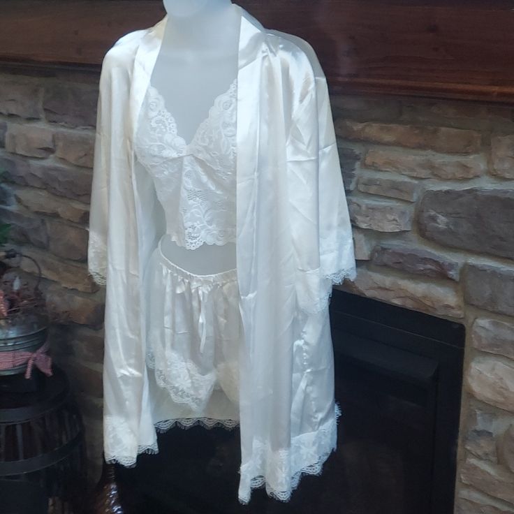 Size Small Camisole Robe And Shorts White Satin Pajamas, 1940s Pjs, White Satin Robe, White Silk Robe, White Lace Nightgown, Irina Jelavic, Kawaii Hoodie, Silk Pjs, White Pajamas