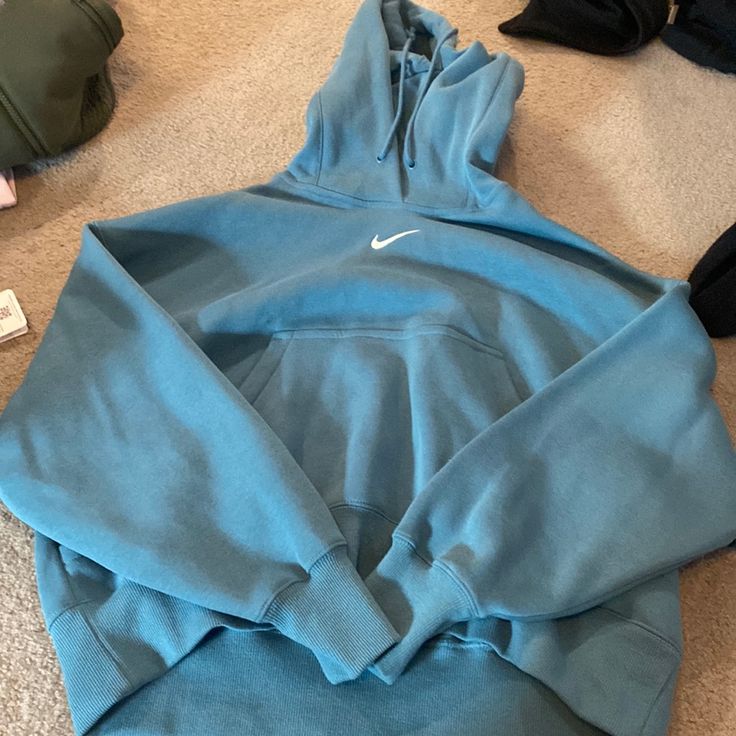 Brand New, Never Warn, Just Too Big For Me, No Damages, Super Cute And Warm. Nike Hoodie Light Blue, Sweat Nike Vintage Bleu, Cool Hoodies Women, Comfy Blue Sweats With Ribbed Cuffs, Blue Sweats With Ribbed Cuffs For Spring, Casual Blue Nike Sweats, Oversized Blue Sweats For Spring, Cozy Blue Cotton Sweats, Sporty Light Blue Sweatshirt For Fall