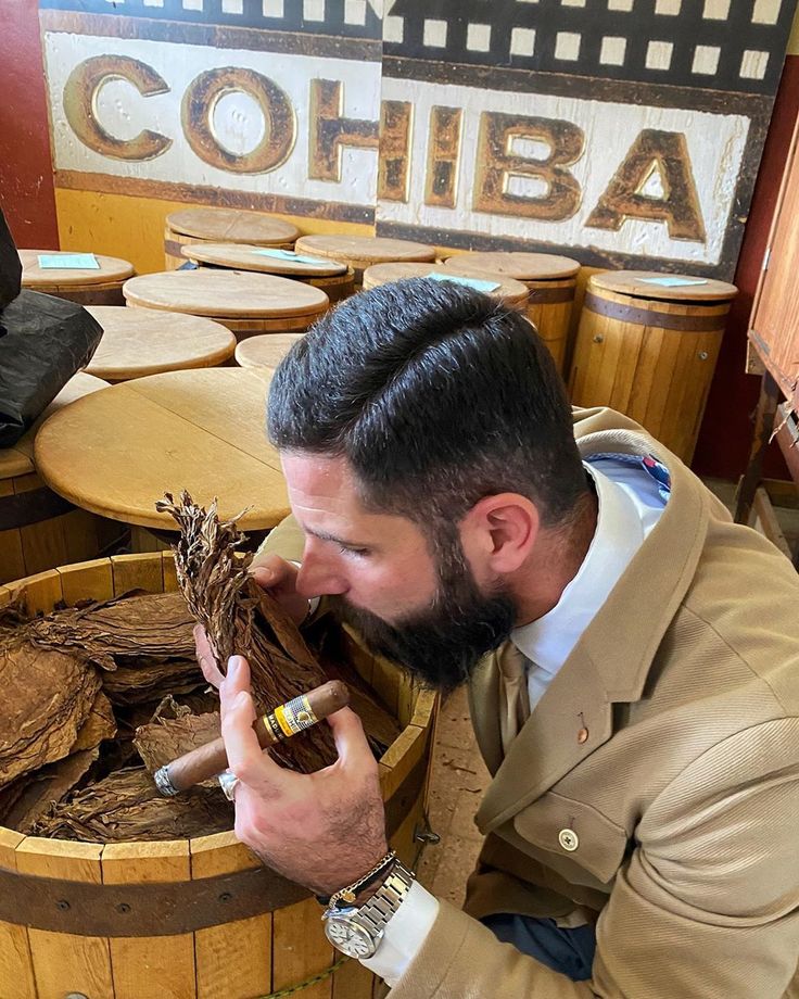 Cuban Cigars Art, Top Cigars, Cohiba Cigars, Abercrombie Men, Suits Men Business, Cuban Cigars, Red Wing Boots, Good Cigars, Cigars And Whiskey