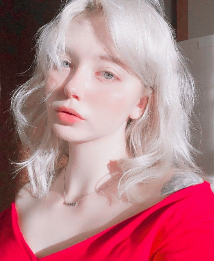 Albino Girl, Pale Blonde Hair, Ulzzang Short Hair, Pale White Skin, Hair Pale Skin, Pale Girl, Ice Blonde, White Skin, Pretty Skin