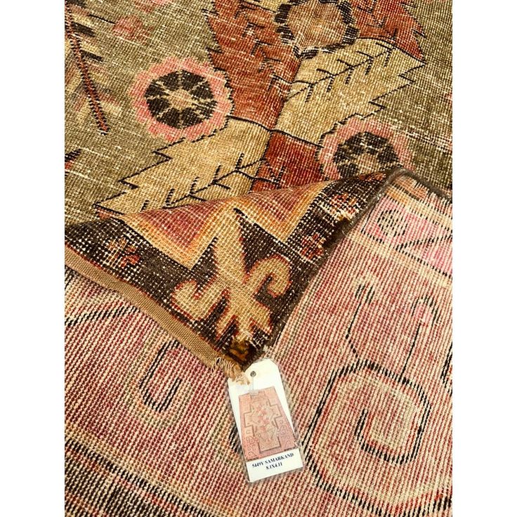 an area rug with a tag on it