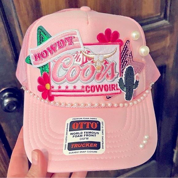 Trucker Hat Custom, Custom Hat Bar Ideas, Trucker Hat Ideas For Women, Cute Cowgirl Hats, Trucker Hat Bar, Trucker Hats With Patches, Hat Ideas For Women, Truckers Hats, Trucker Hat Designs