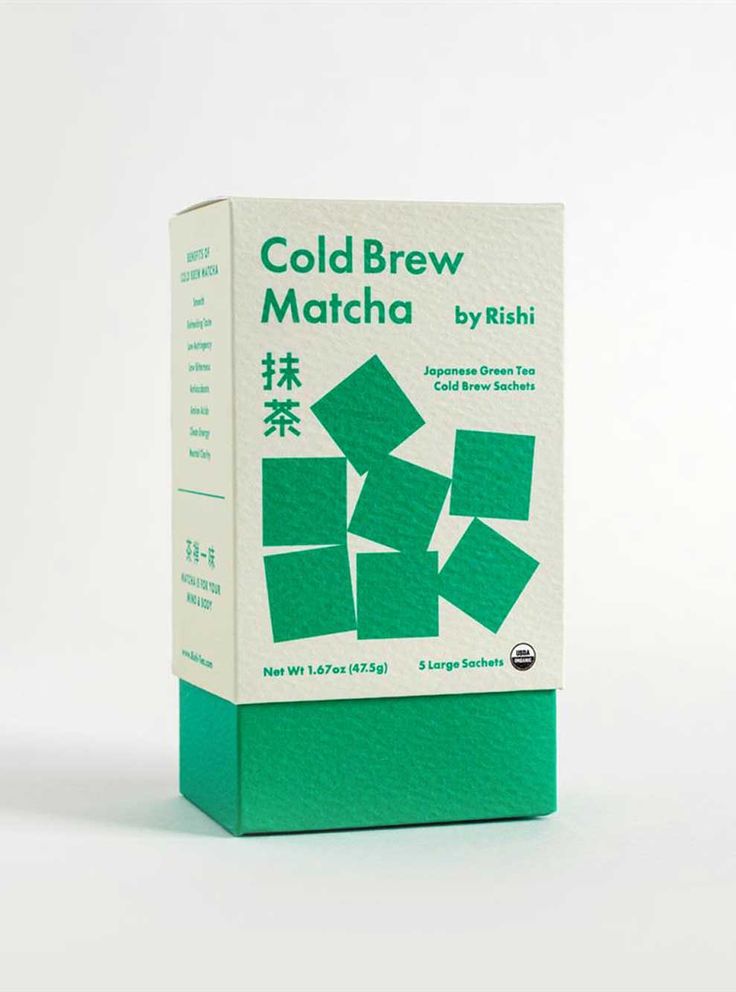 a carton of cold brew matcha on a white background with chinese characters in the box