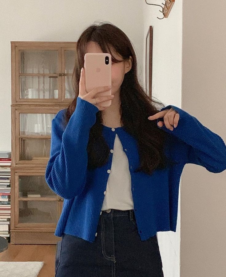 Dark Blue Cardigan Outfit, Blue Cardigan Outfit, Korean Aesthetic Outfits, Blue Denim Jeans Outfit, Sweater Cardigan Outfit, Everday Style, Stylish Outfits Casual, Styling Outfits, Korean Fits