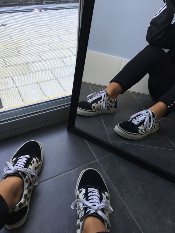 Vans checkered old skools Shoe Aesthetics, Vans Aesthetic, Vans Checkered, Checkered Vans, School Vibes, Vans Old Skool Sneaker, Teen Wolf, Vans Sneaker, Sneakers