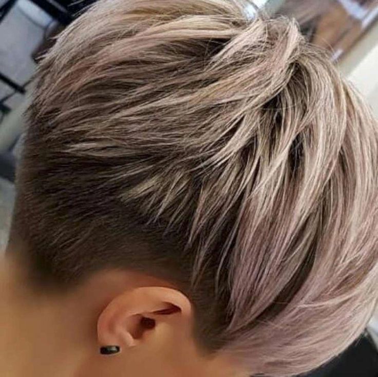 Awesome 30+ Adorable Short Hairstyles Ideas For Women #shorthairstylesforwomen Popular Short Hairstyles, Short Hairstyles For Thick Hair, Best Short Haircuts, Penteado Cabelo Curto, Short Pixie Haircuts, Short Pixie Cut, Short Blonde, Short Hair Haircuts, Short Blonde Hair