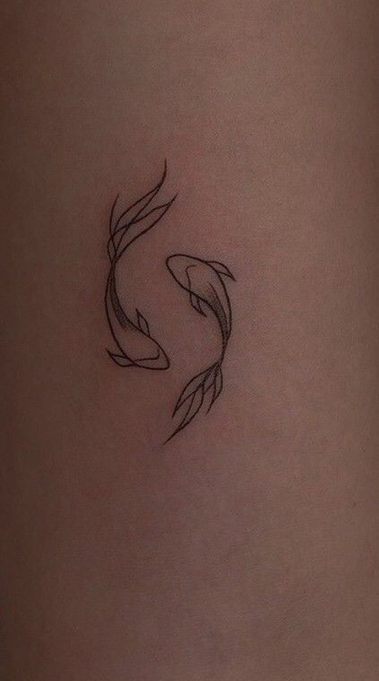 Pisces Cute Minimalistic Tattoos For Women, Small Pretty Tattoo Ideas, Tattoo Ideas Female Spots, Cherry Behind Ear Tattoo, Dainty Fineline Tattoos, Tattoo Ideas Female Medium, Tattoos Aesthetic Girl, Cool Tats Small Tattoos, Tattoo On Leg Women