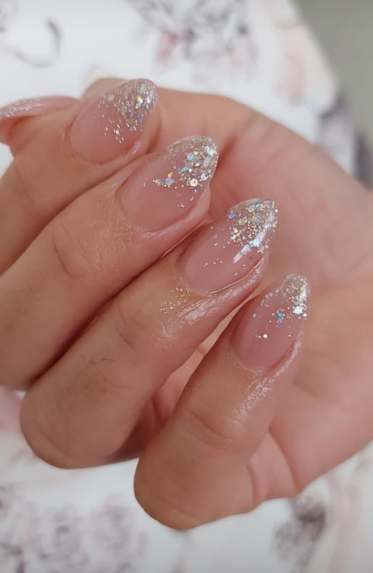 Silver Glitter French Tip Nails Almond, Prom Nails Simple Elegant, Nude Nails Glitter Tips, Ombre Sparkle Nails Almond, Sparkly Ombré Nails, White Sparkly Nail Designs, Falling Glitter Nails, Glittery Tips Nails, Glitter Tips Nail