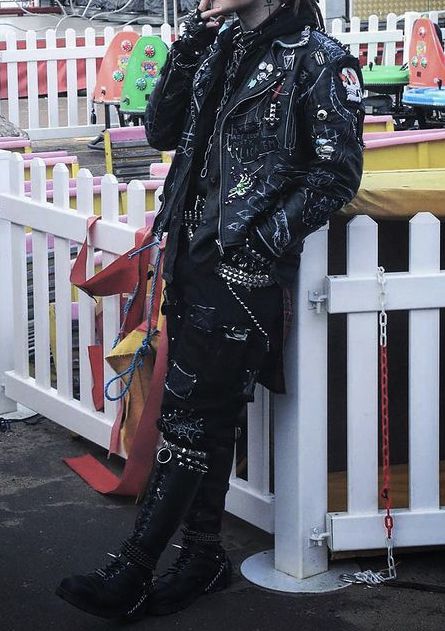 Punk Inspired Outfits Men, Punk Outfits 80s Men, Metal Male Outfit, Deathrock Fashion Men, Fancy Punk Outfits Men, Alternative Outfit Ideas Men, Punk Hoodie Outfit, Punk Goth Fashion Men, Trad Punk Fashion