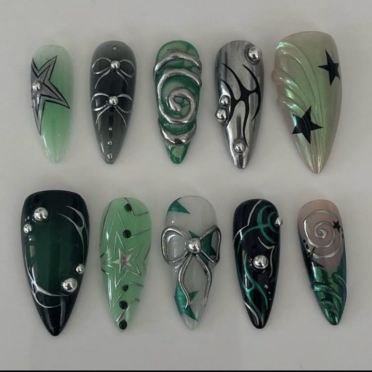 Hatsune Miku Nails, Cyberpunk Nails, Ongles Goth, Dark Green Nails, Fake Nails Designs, Hippie Nails, Punk Nails, Goth Nails, Grunge Nails