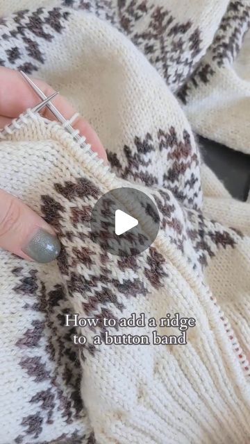 someone is knitting a sweater with a crochet hook in their hand and the text reads, how to add a ridge to a button band