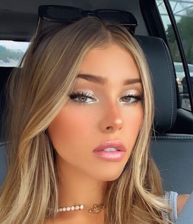 Light Makeup Looks For Prom, Nighttime Makeup Looks, Country Makeup Ideas, Champagne Makeup Look, Soft Glam Makeup Looks, Grad Makeup, Sza Concert, Country Prom, Halloweenský Makeup