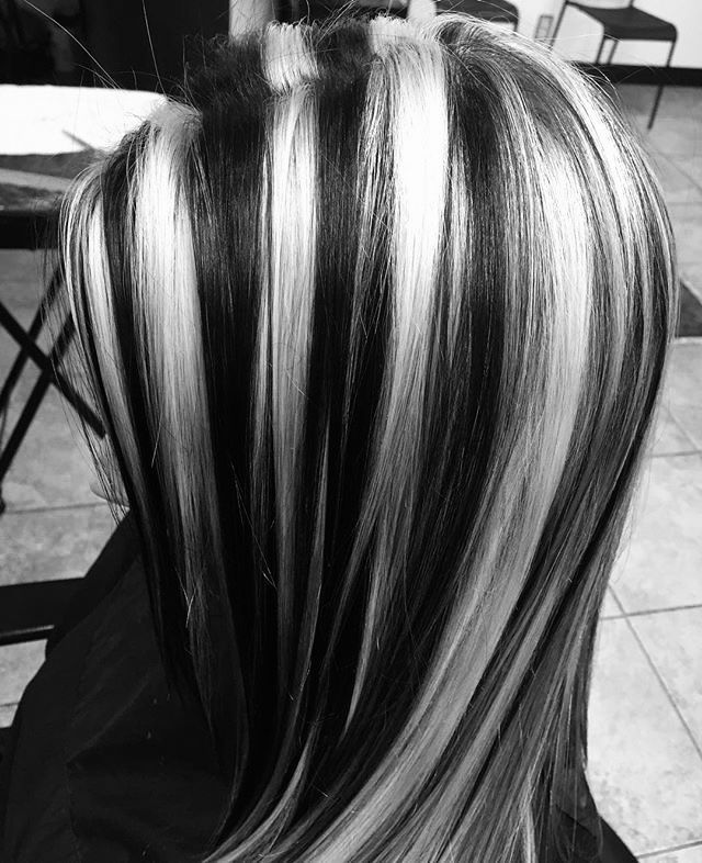 White And Black Skunk Hair, Silver And Black Hair Highlights, Black And Silver Skunk Hair, Skunk Hair Black And White, Grey Chunky Highlights, Black And White Chunky Highlights, Chunky Black Highlights, Black Streaks In Blonde Hair, Black And Blonde Chunky Highlights