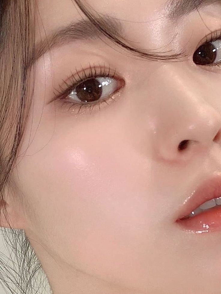 natural Korean eye makeup look Korean Cat Eyeliner, Makeup Looks Korean Natural, Korean Eye Makeup Look, Korea Makeup Look, Natural Makeup Eyeliner, Natural Eyeliner Look, Natural Korean Makeup, Korean Eyeliner, Kbeauty Korean Makeup