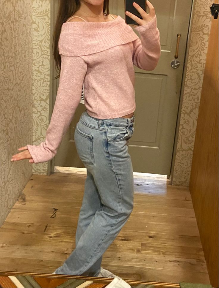 Pink Outfits School, Girly School Outfits, Pink Girly Outfits, December Outfits, Girly Clothes, 2000s Outfits, Stockholm Fashion, Fall Fits, Winter Fits