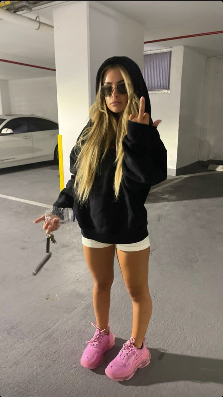 Oversized Hoodie And Biker Shorts Outfit, Summer Chill Fits, Summer Lazy Day Outfits, Biker Shorts Outfit Summer Baddie, Gabriella Annalisa Outfits, Comfy Outfits Lazy Shorts, Chill Summer Fits, Biker Short Outfits Baddie, Summer Outfits For Ladies