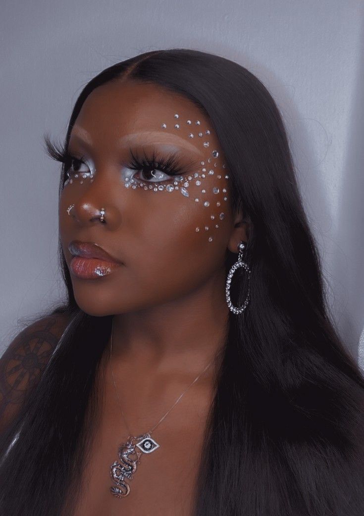 Fairy Makeup With Rhinestones, Makeup Looks Using Gems, Fairy Makeup Looks Black Women, Black Angel Makeup Looks Halloween, Creative Everyday Makeup, Angel Makeup For Halloween, Silver Fairy Makeup, Black Angel Halloween Makeup, Angel Aesthetic Makeup