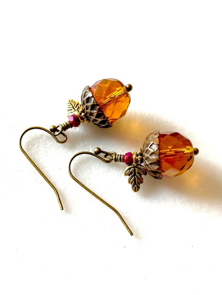 Acorn Earrings Golden Brown Topaz Czech Glassvintaj - Etsy Fall Jewelry Ideas, Fall Earring, Acorn Caps, Acorn Jewelry, Acorn Earrings, Woodland Earrings, Earrings Golden, Metalwork Jewelry, Symbolic Jewelry