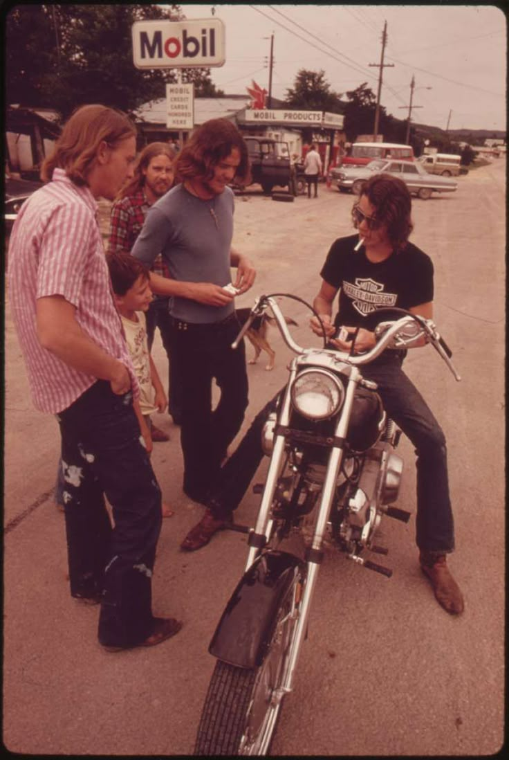 Leakey Texas, 1970s Aesthetic, 70’s Aesthetic, 70s Inspired Fashion, 70s Aesthetic, 70s Vibes, I'm With The Band, National Archives, Vintage Life