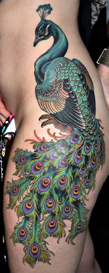 peacock body art Paisley Tattoos, Family First Tattoo, Art Nouveau Tattoo, Nouveau Tattoo, Peacock Feather Tattoo, Peacock Tattoo, Accessories Nail, Geniale Tattoos, Tattoo Designs For Girls